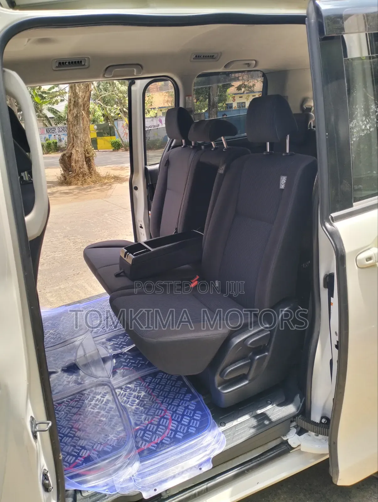 Toyota Noah 2017 White