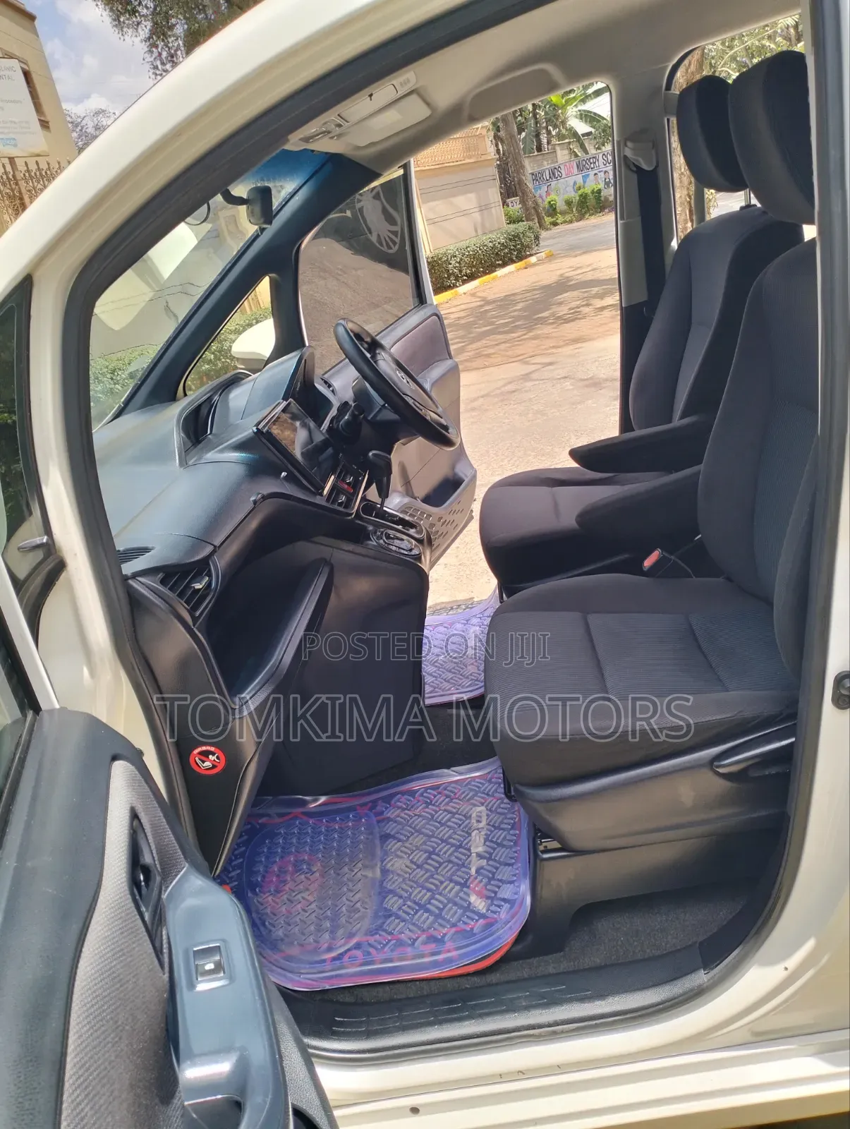 Toyota Noah 2017 White