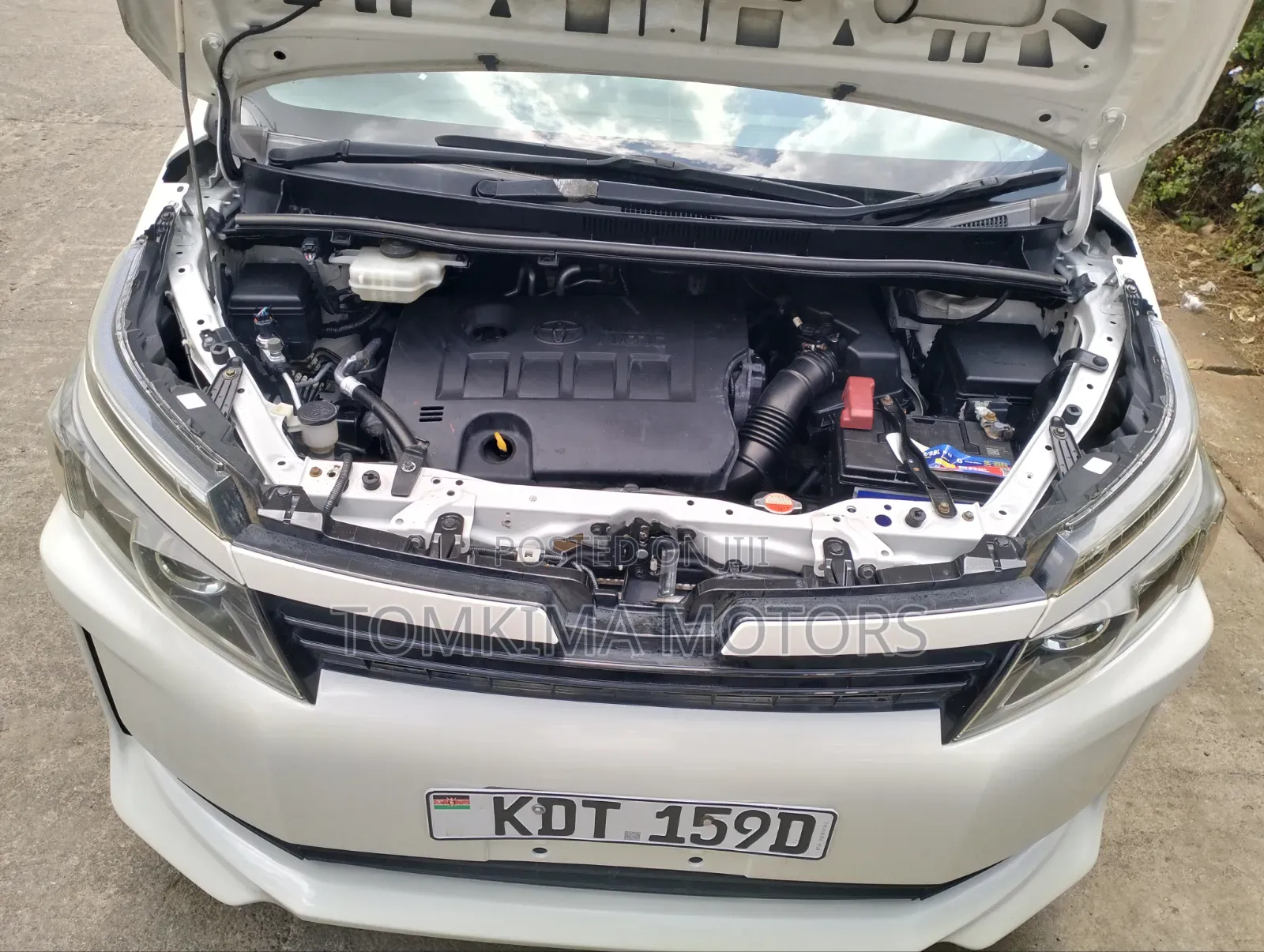 Toyota Noah 2017 White