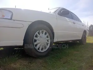 Nissan FB15 2001 White