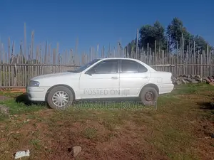 Nissan FB15 2001 White