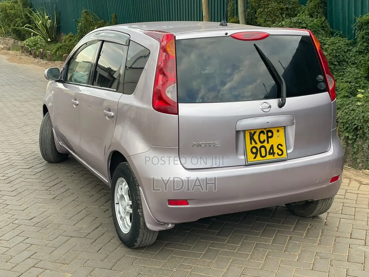 Nissan Note 2011 Pink
