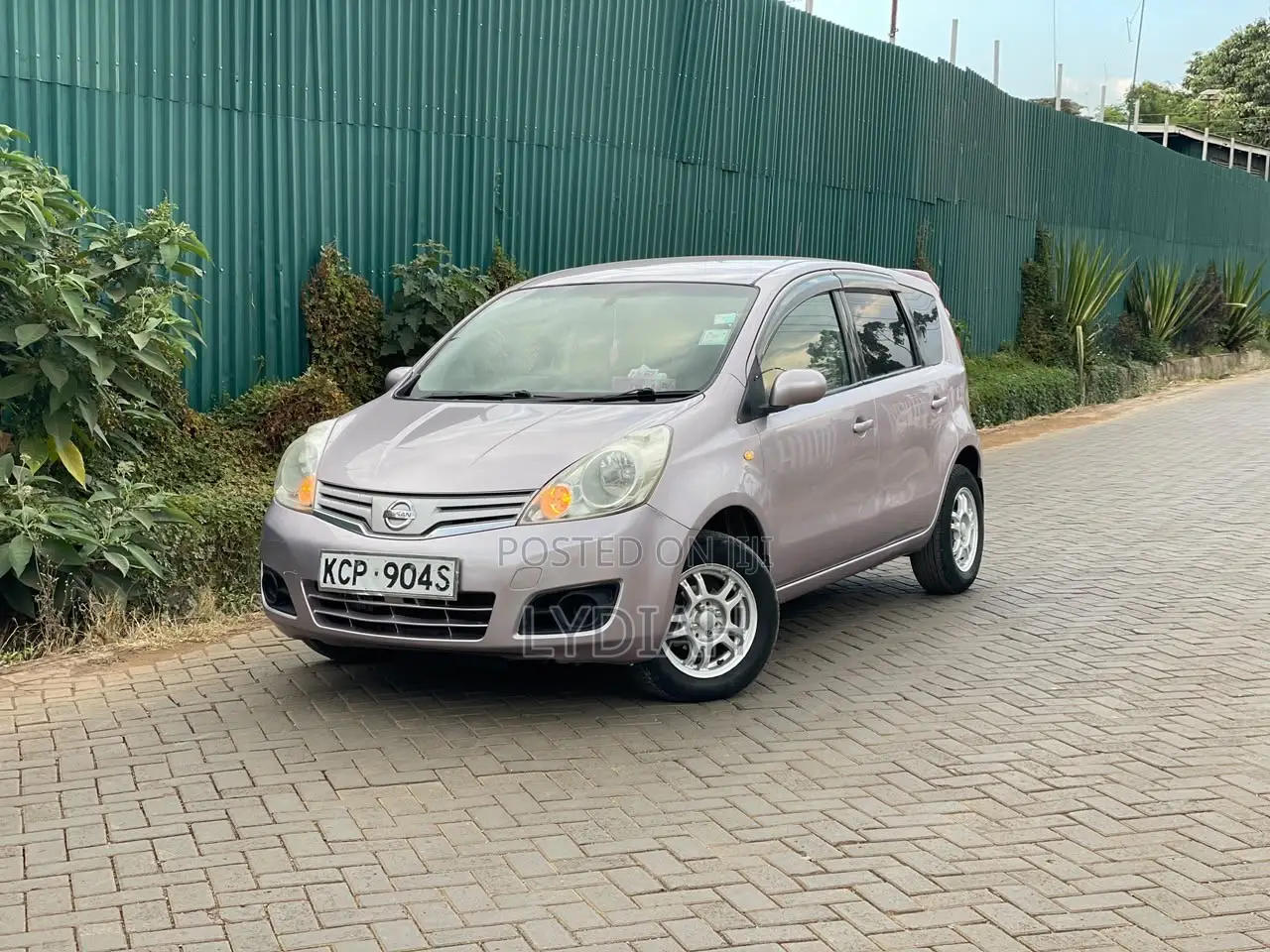 Nissan Note 2011 Pink