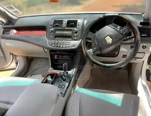 Toyota Crown 2009 White