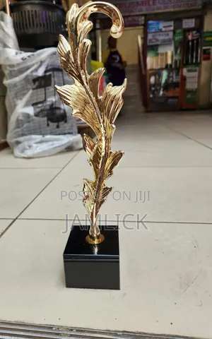 Faris Sway Leaf Decor – GH