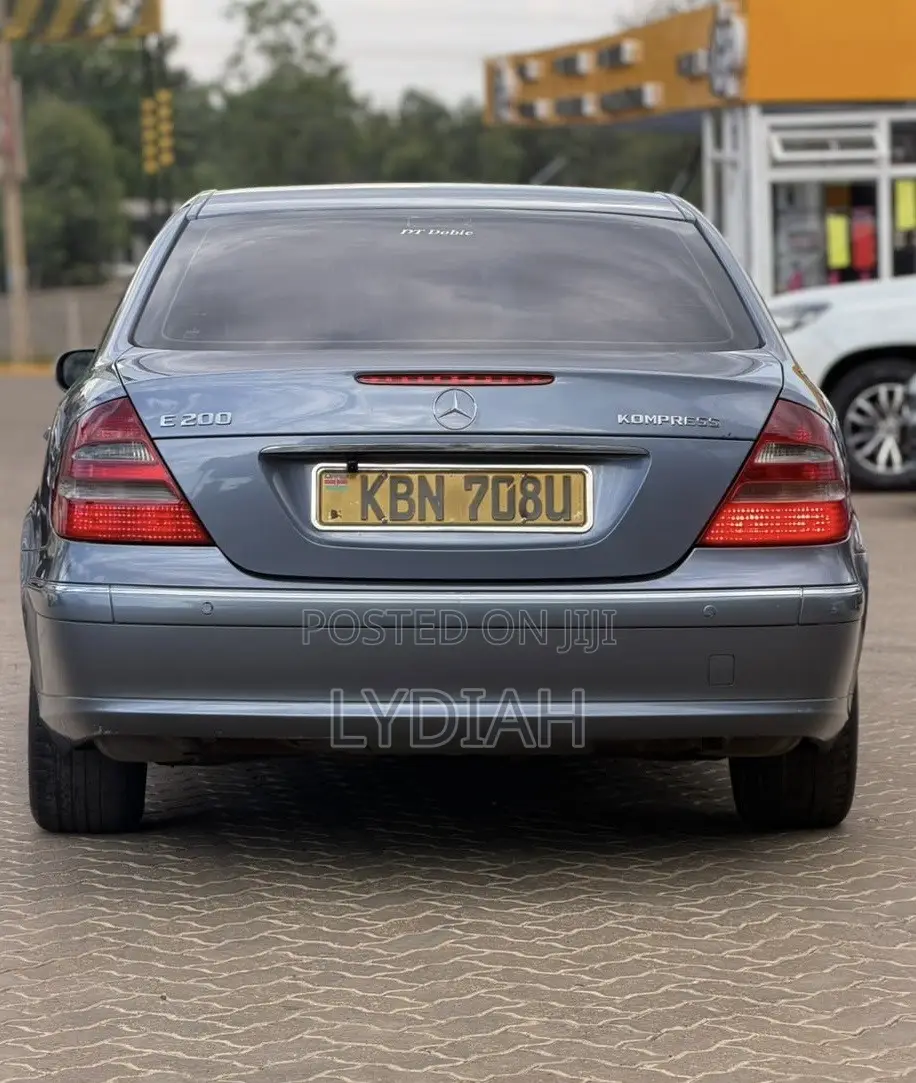 Mercedes-Benz E200 2005 Gray