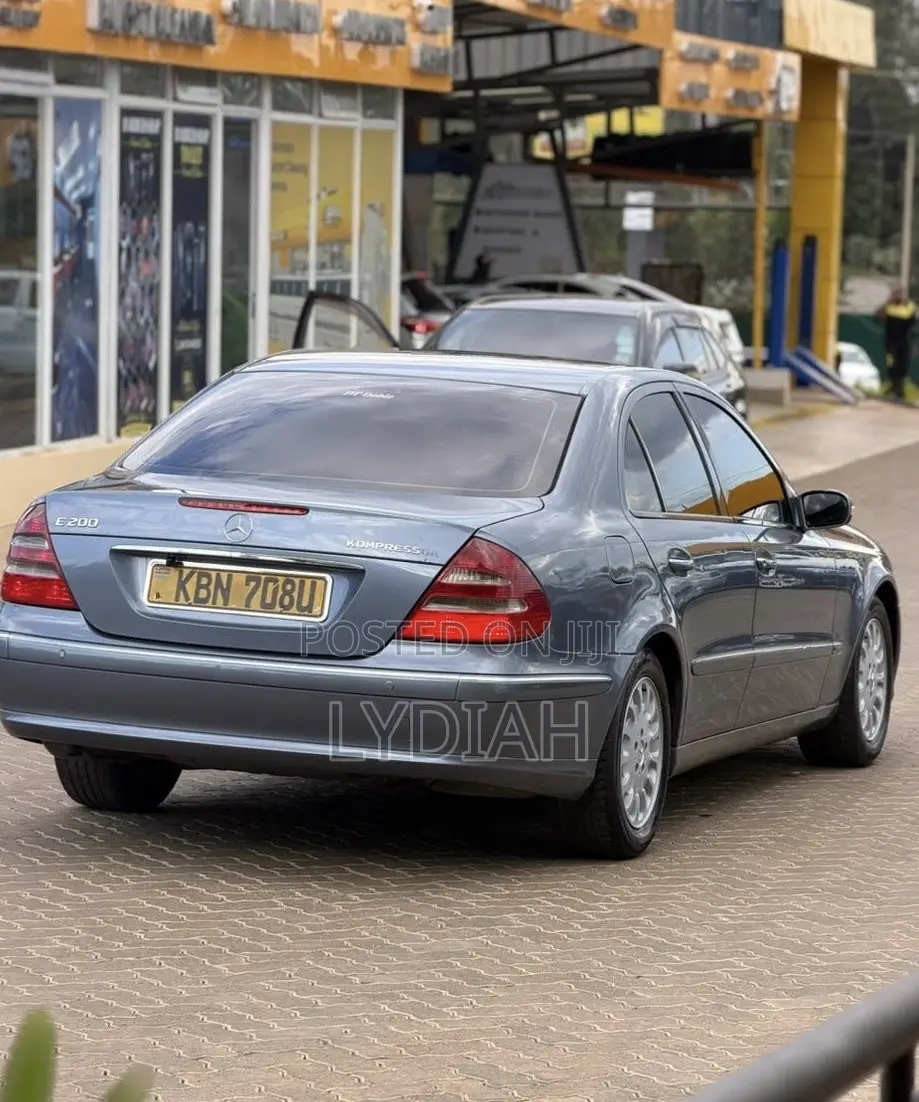 Mercedes-Benz E200 2005 Gray