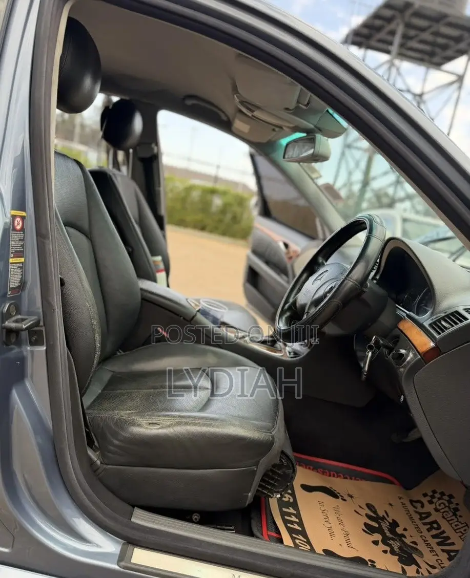 Mercedes-Benz E200 2005 Gray