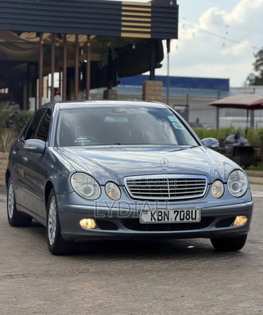 Mercedes-Benz E200 2005 Gray
