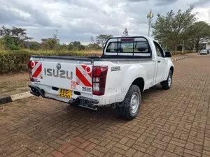 Isuzu D-MAX 2021 White