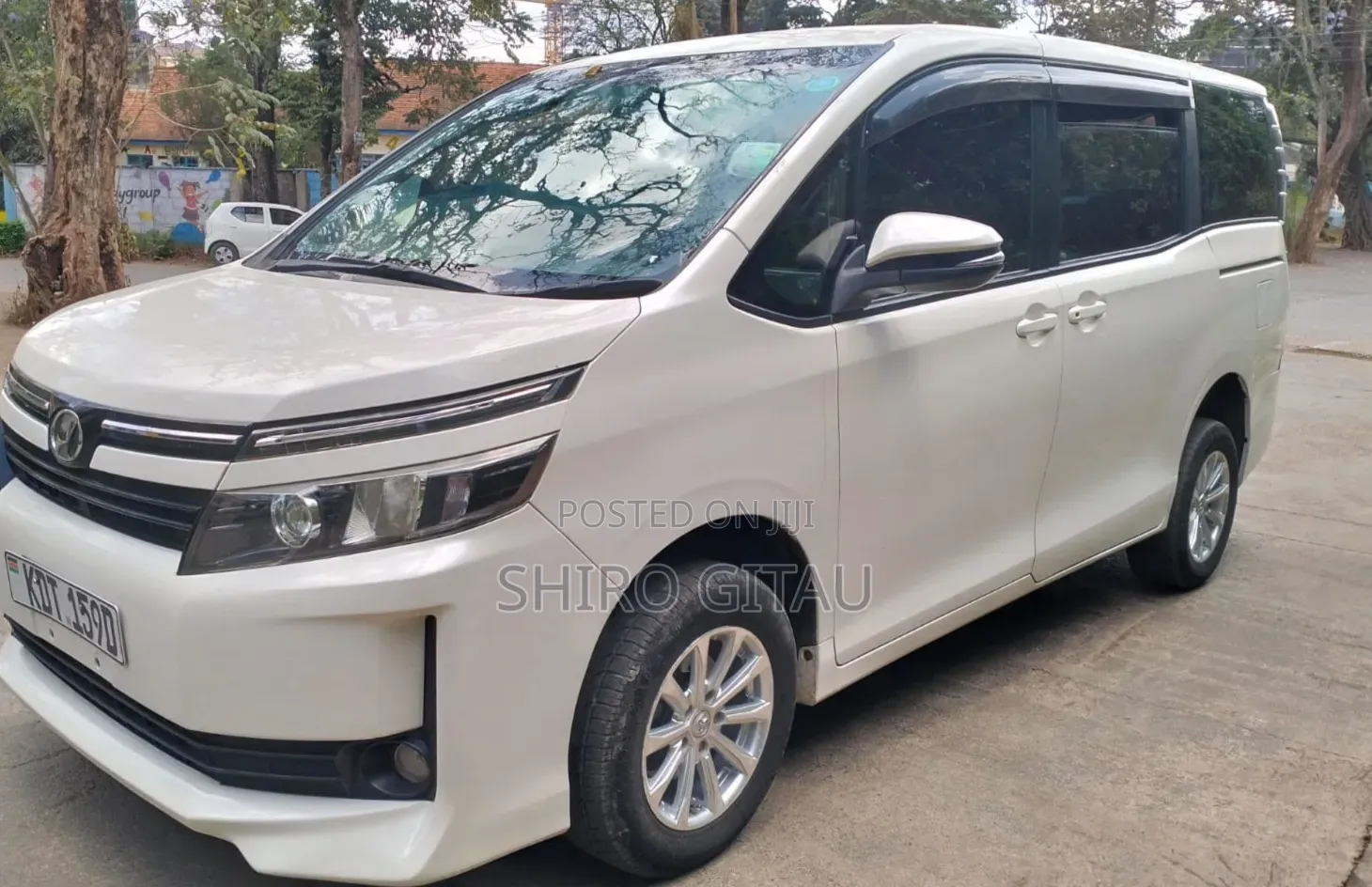 Toyota Noah 2017 White