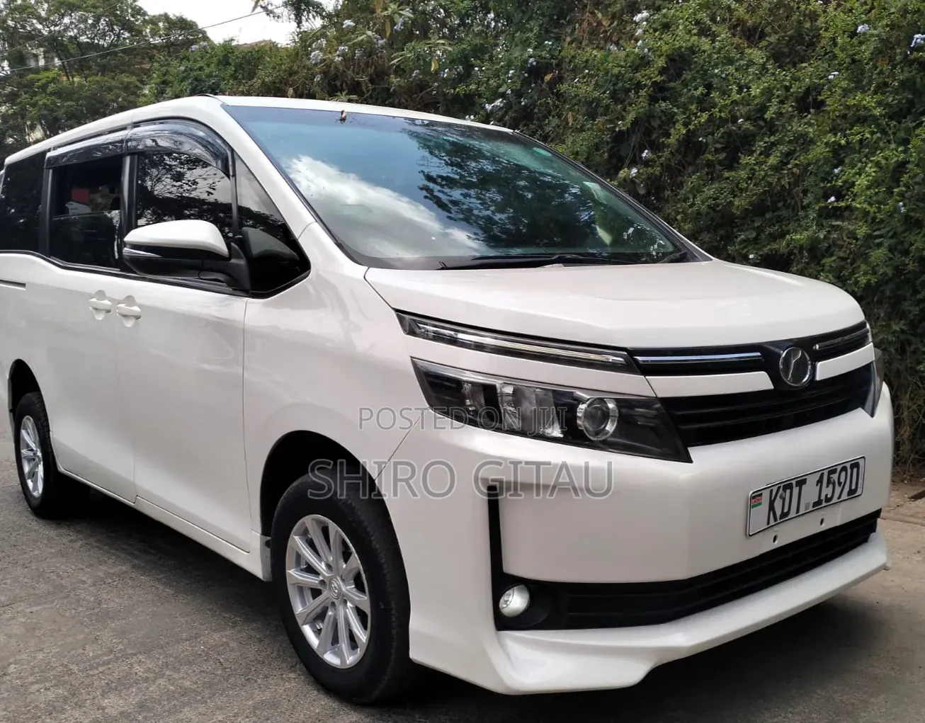 Toyota Noah 2017 White