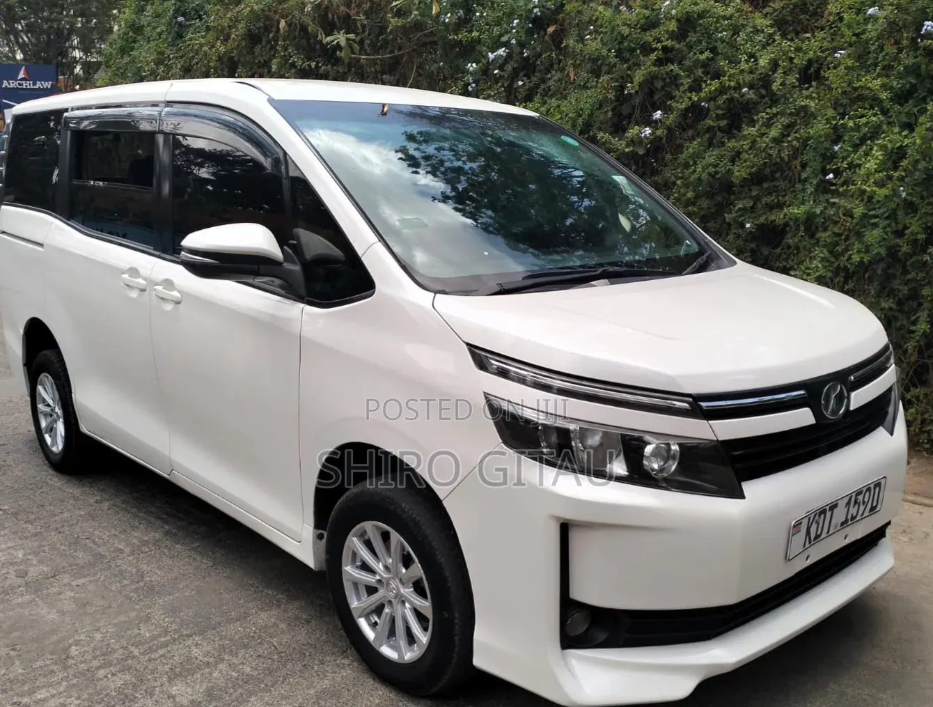 Toyota Noah 2017 White