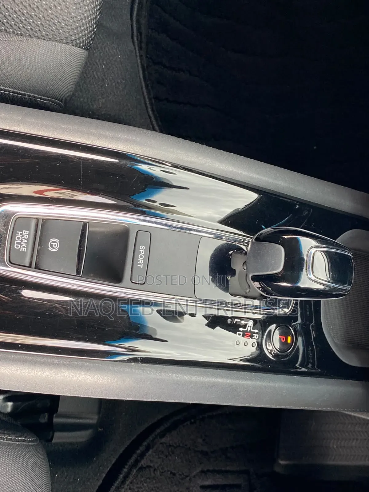 Honda Vezel 2019 Maroon