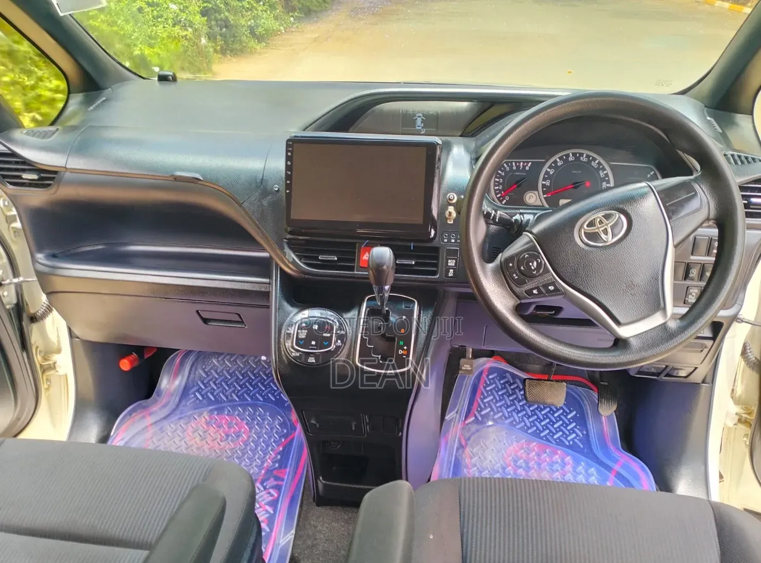 Toyota Noah 2017 White