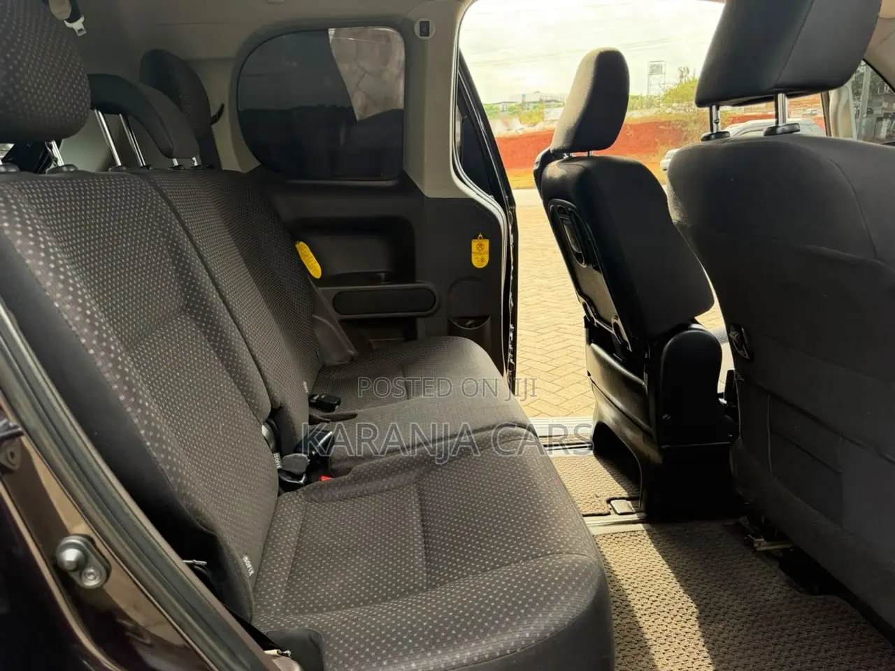 Toyota Spade 1.5 2014