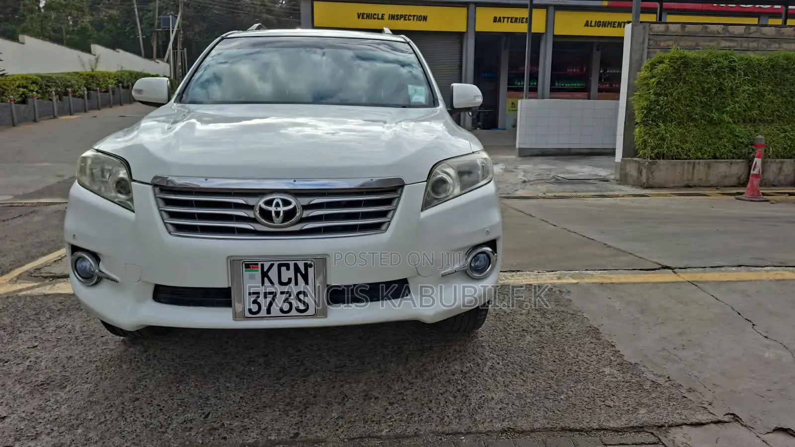 Toyota Vanguard 2010 White