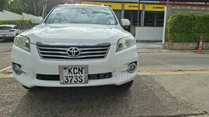 Toyota Vanguard 2010 White