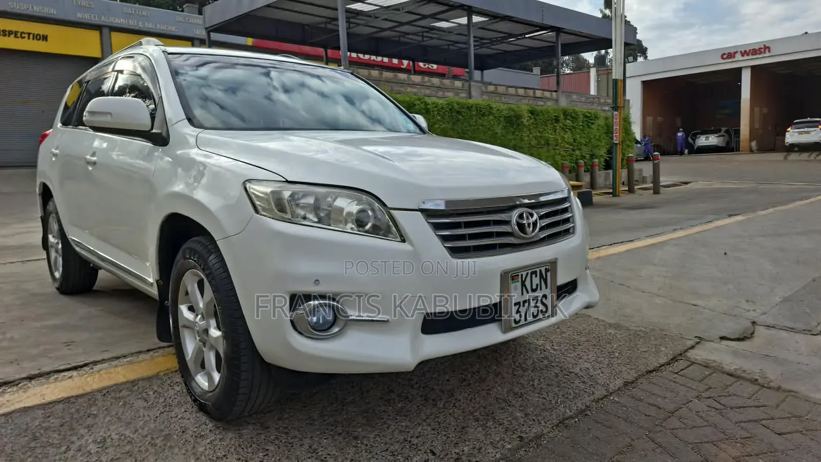 Toyota Vanguard 2010 White
