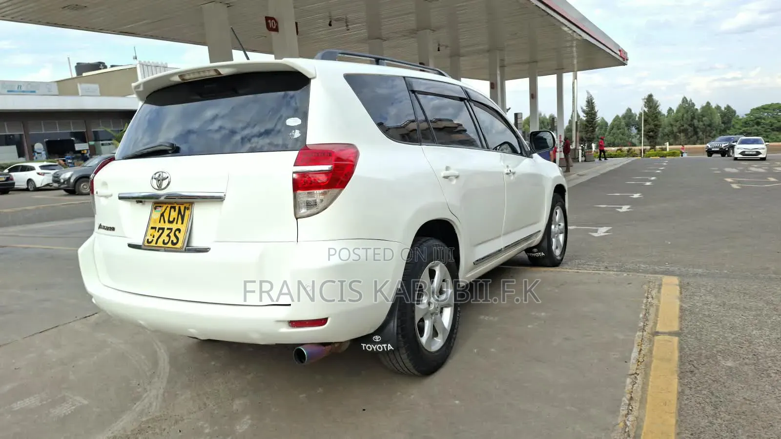 Toyota Vanguard 2010 White