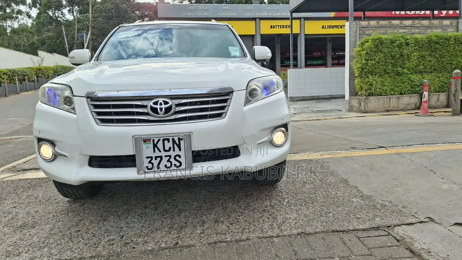 Toyota Vanguard 2010 White