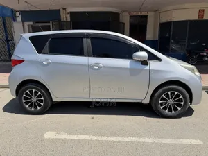 Toyota Ractis 2011 Silver
