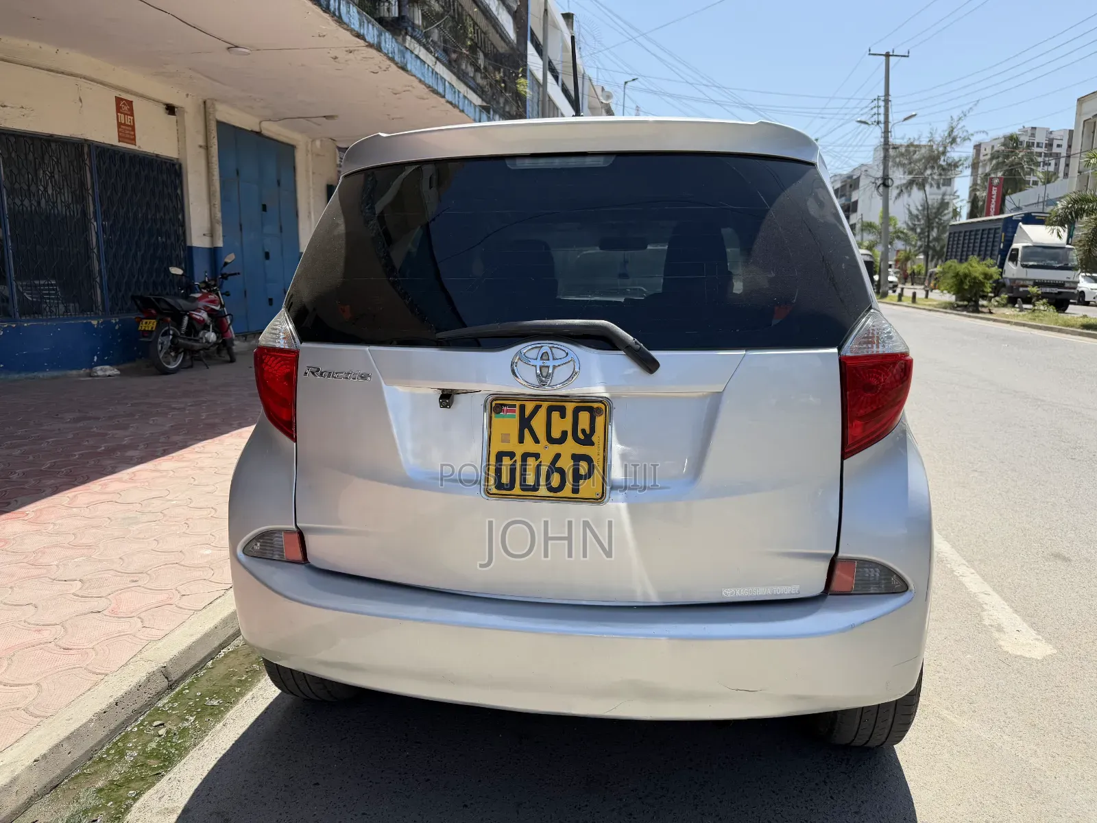 Toyota Ractis 2011 Silver