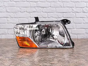 Casp Head Lamp / Head Light Mitsubishi Pajero 2000 - 2003