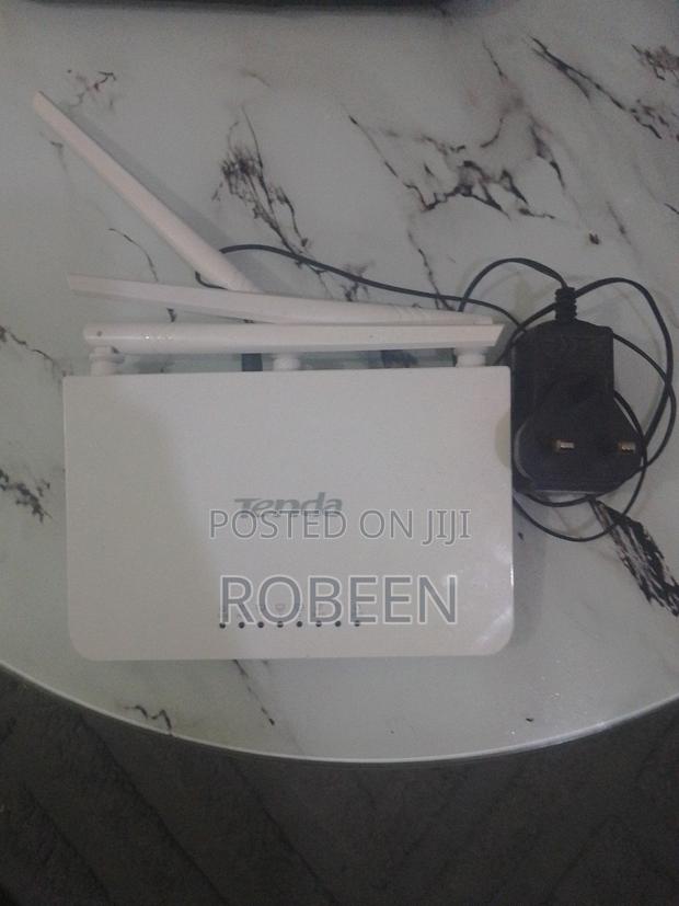 Tenda WiFi Router With Antennas and Power Adapter