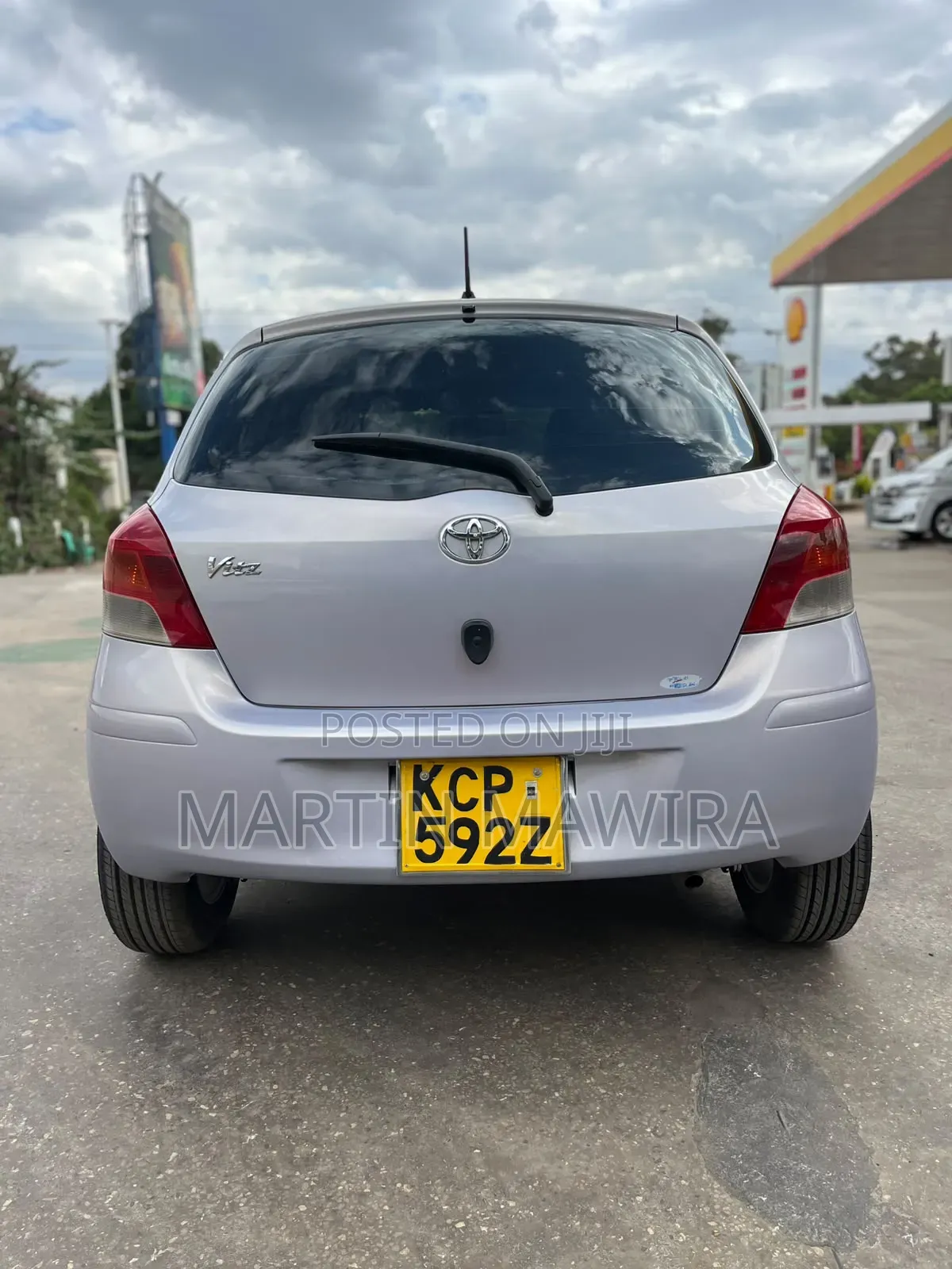 Toyota Vitz 2010 Silver