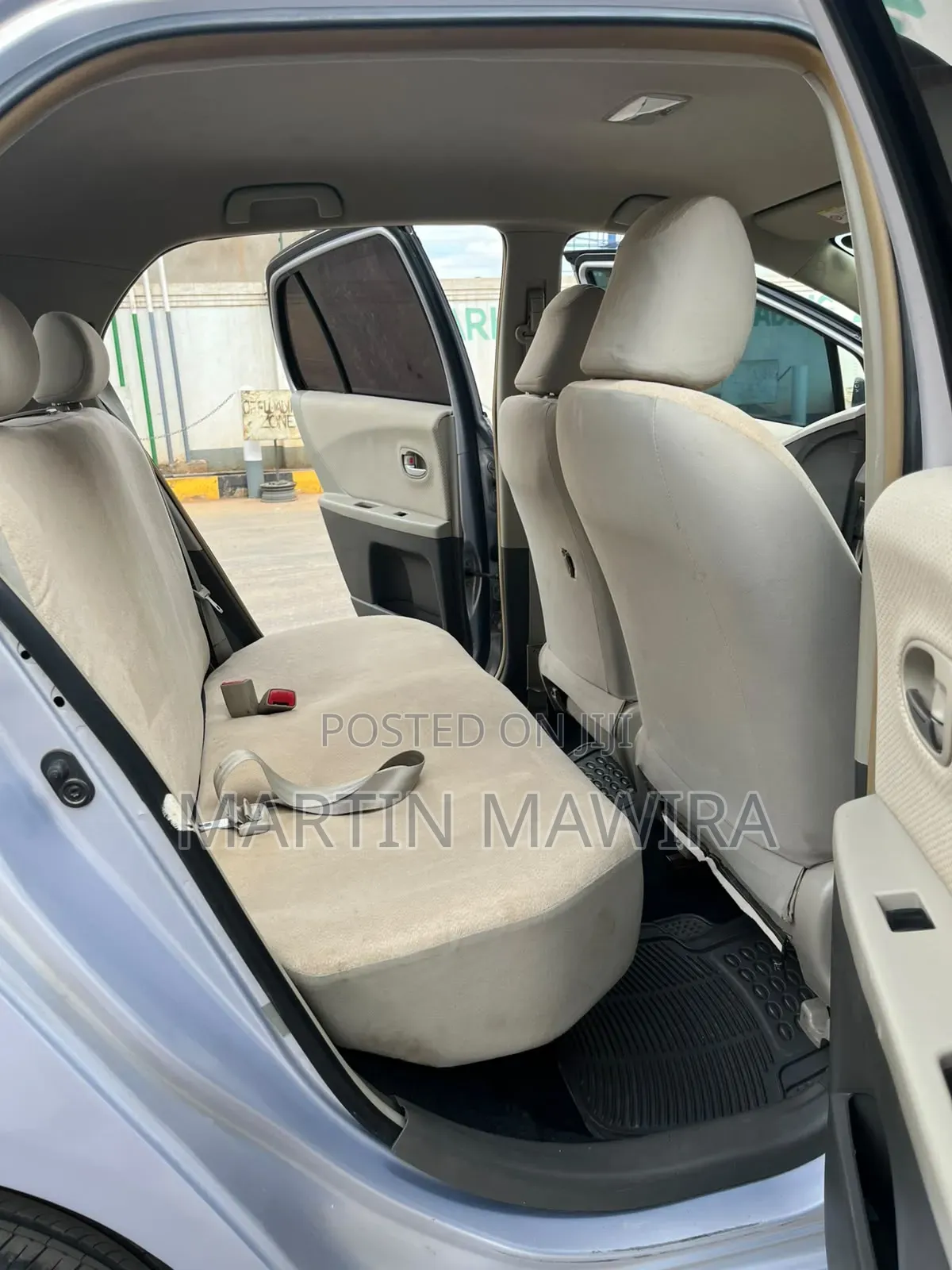 Toyota Vitz 2010 Silver