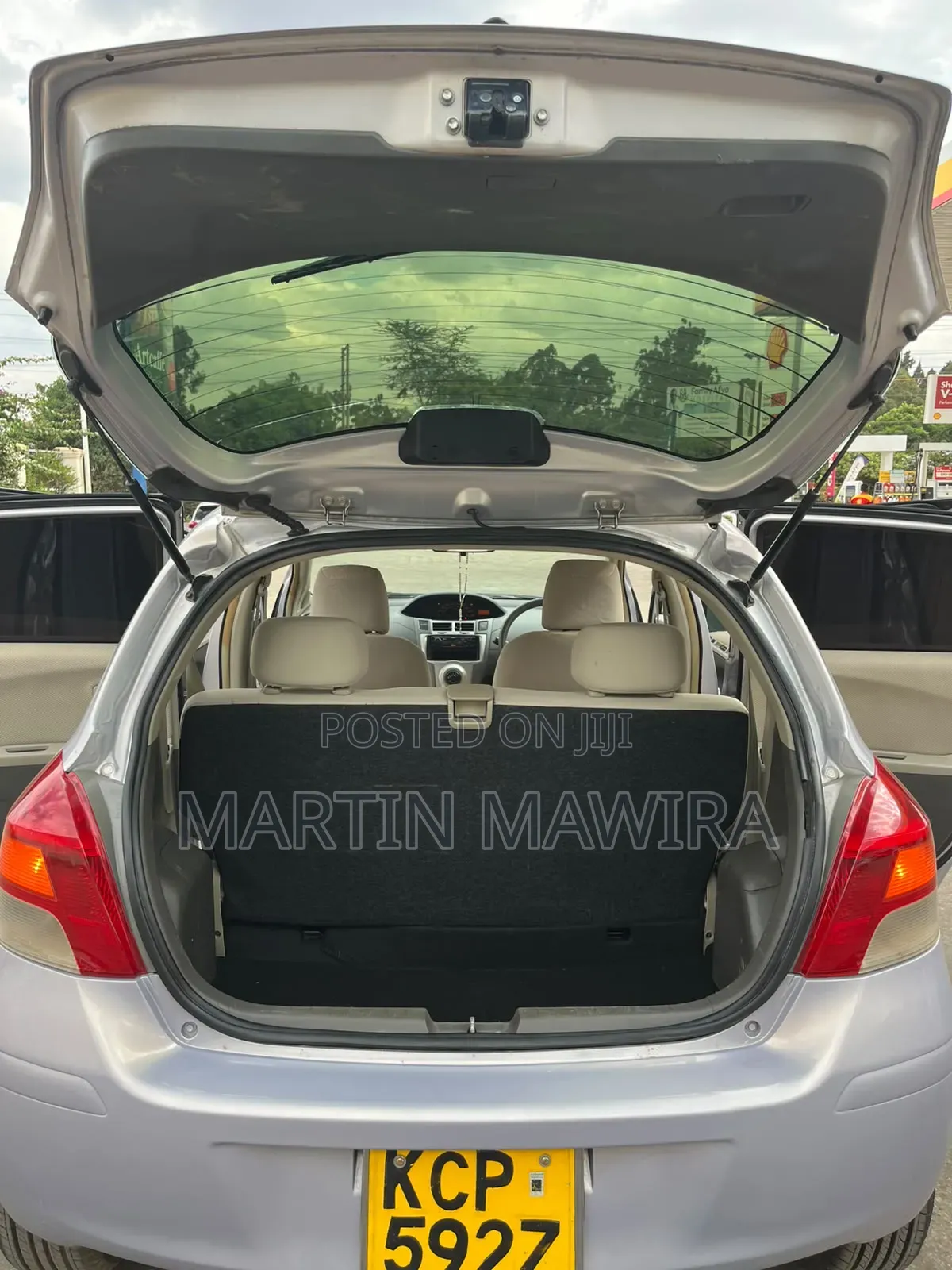 Toyota Vitz 2010 Silver