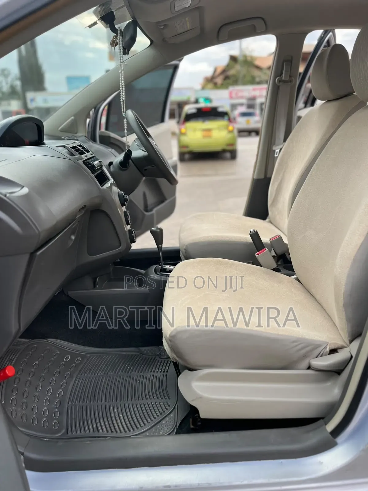Toyota Vitz 2010 Silver