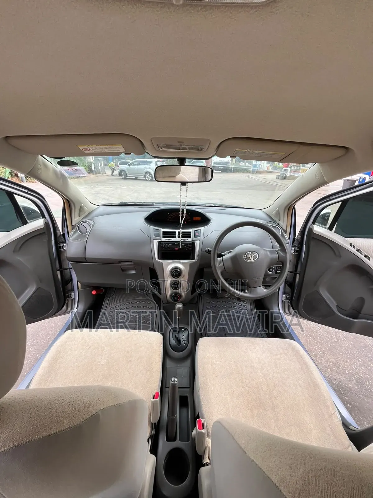Toyota Vitz 2010 Silver