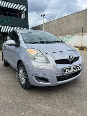 Toyota Vitz 2010 Silver