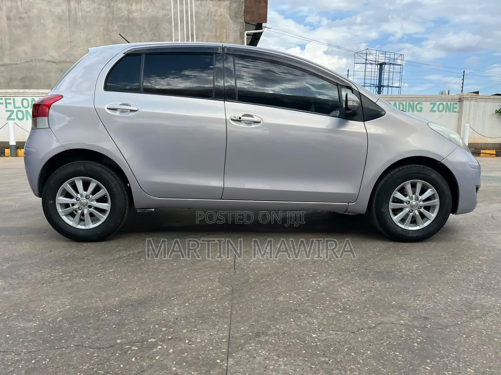 Toyota Vitz 2010 Silver
