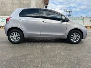 Toyota Vitz 2010 Silver