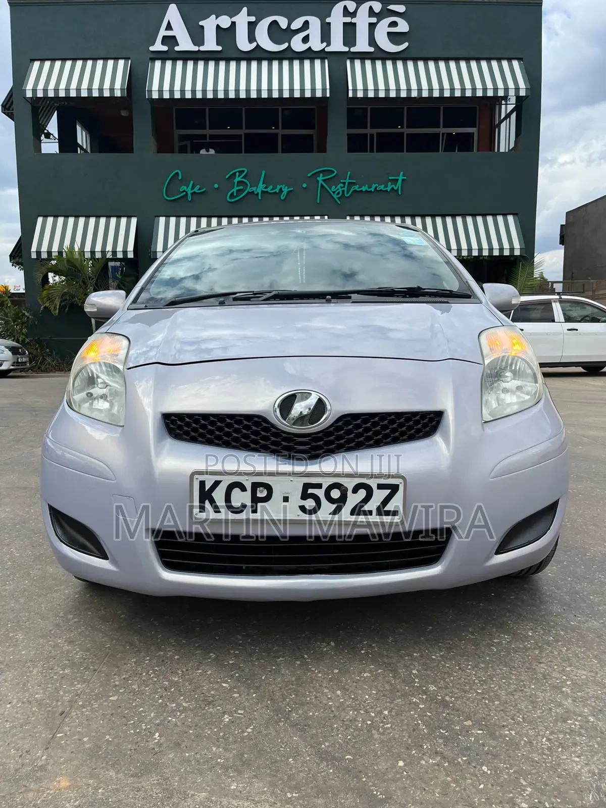 Toyota Vitz 2010 Silver