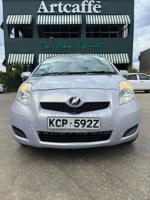 Toyota Vitz 2010 Silver