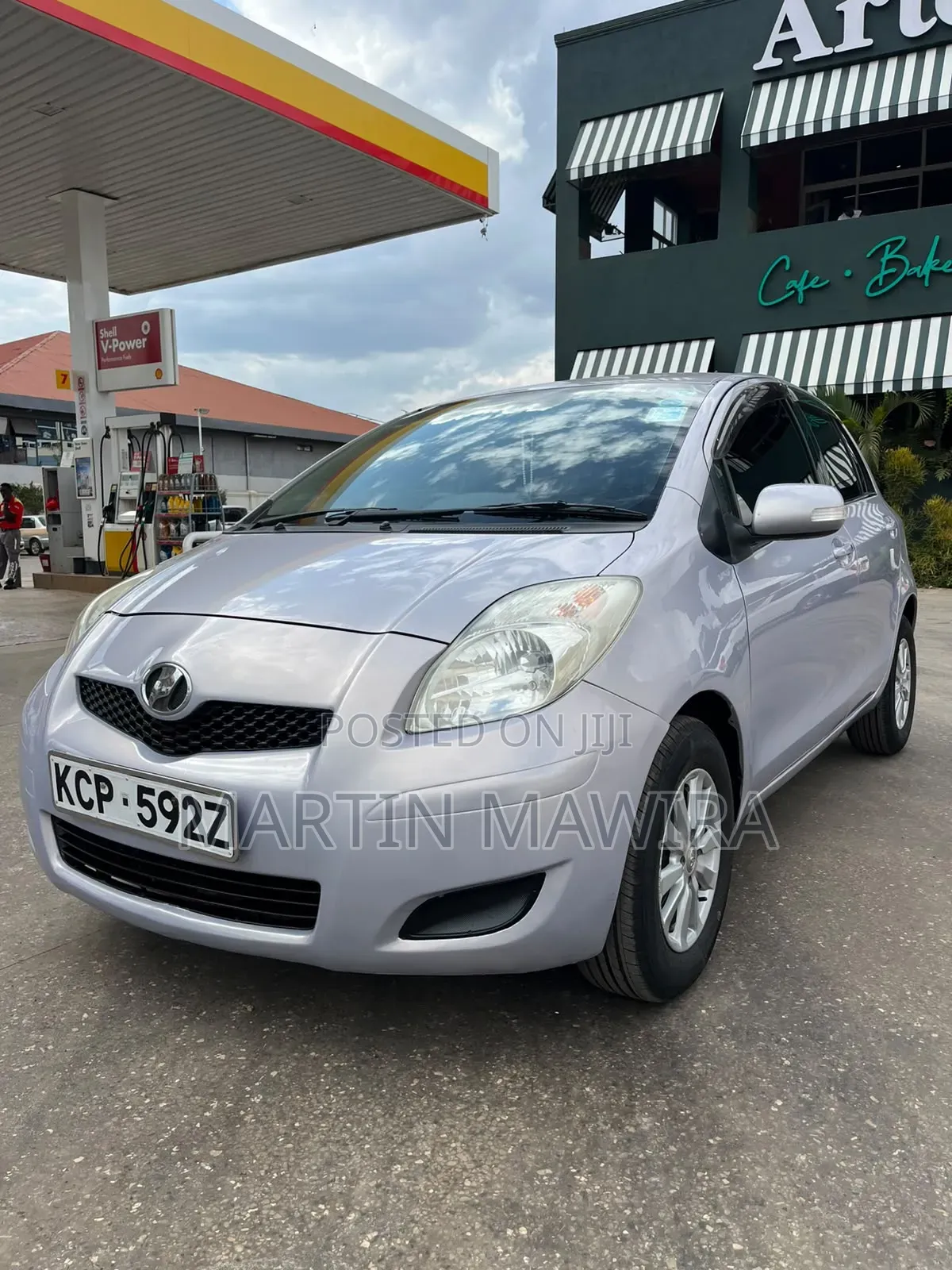 Toyota Vitz 2010 Silver
