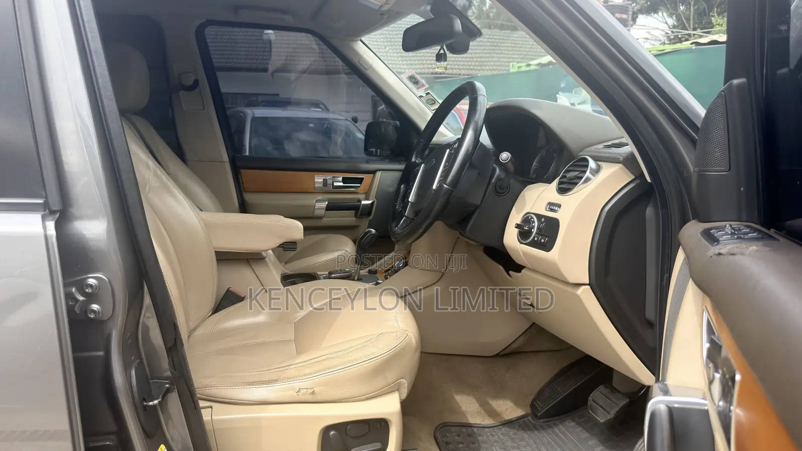 Land Rover Discovery 2010 Gray