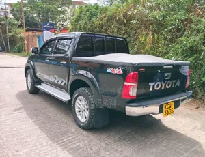 Toyota Hilux 2011 Black