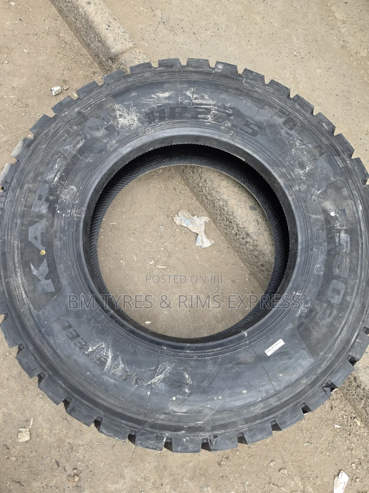 11 R22. 5 KAPSEN TIRES (Diff)