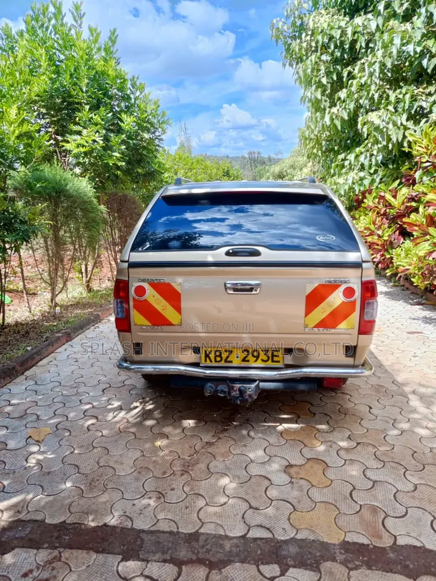 Isuzu D-MAX 2009 Beige