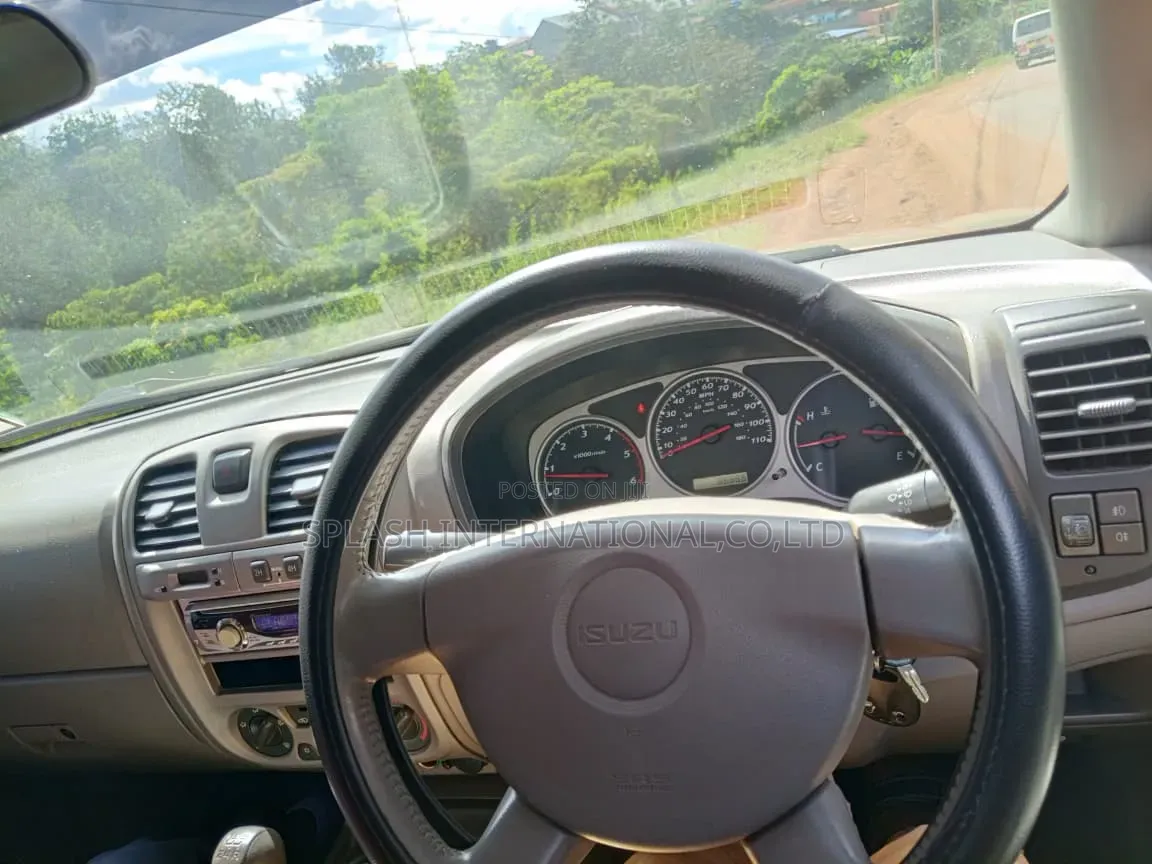 Isuzu D-MAX 2009 Beige