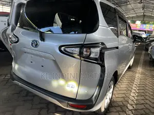 Toyota Sienta 2021