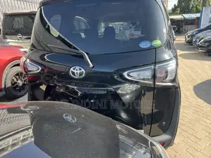 Toyota Sienta 2019