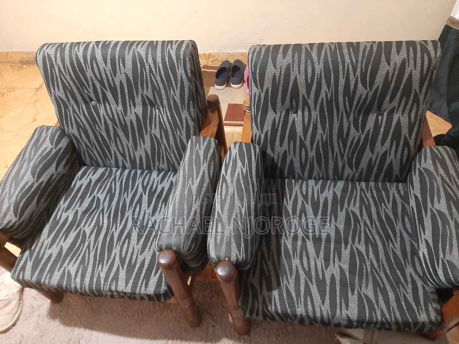 2 Seat Chairs