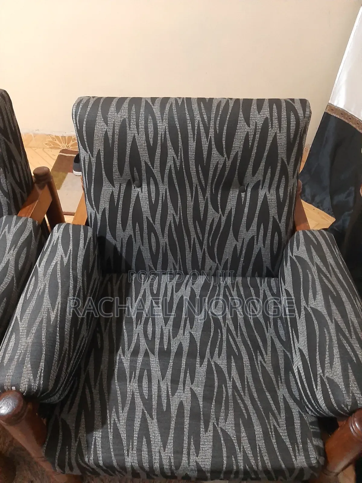 2 Seat Chairs