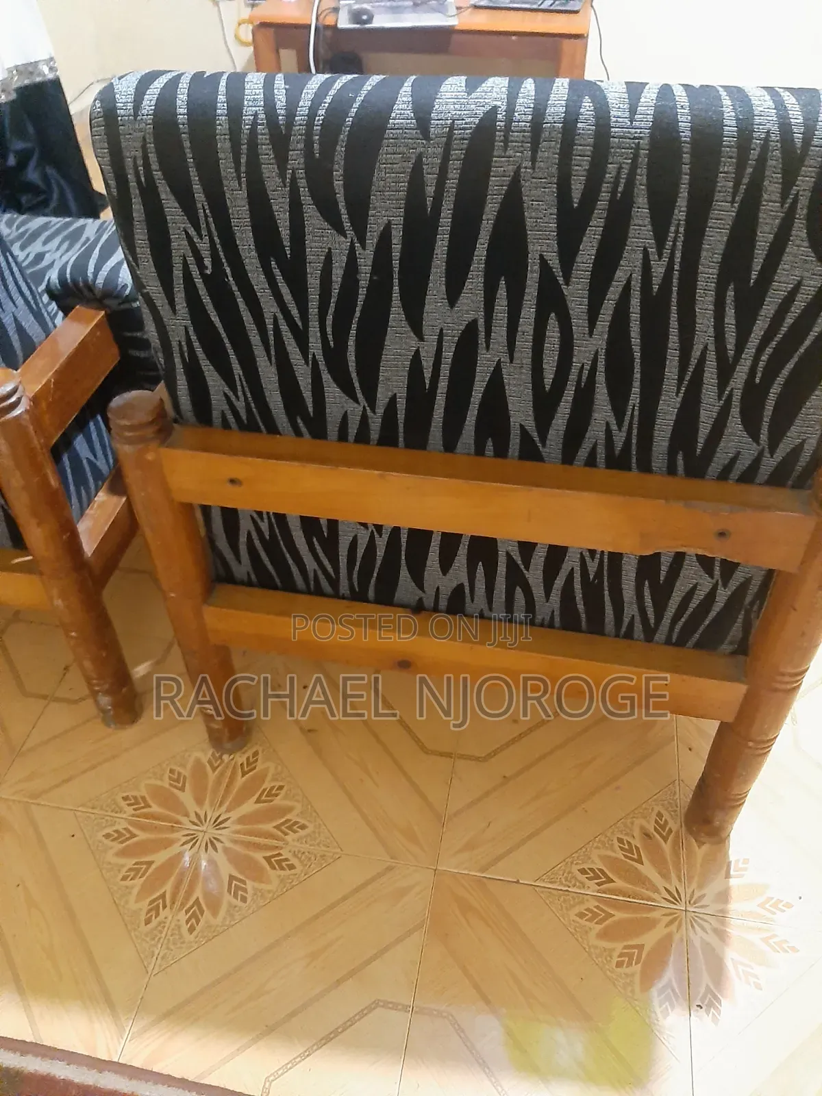 2 Seat Chairs